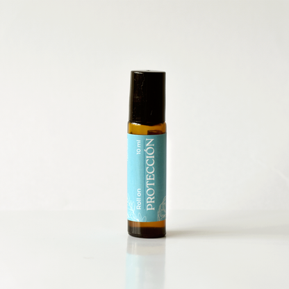 Roll on de aromaterapia con eucalipto, ravintsara, clavo de olor y limón para fortalecer el sistema inmune.