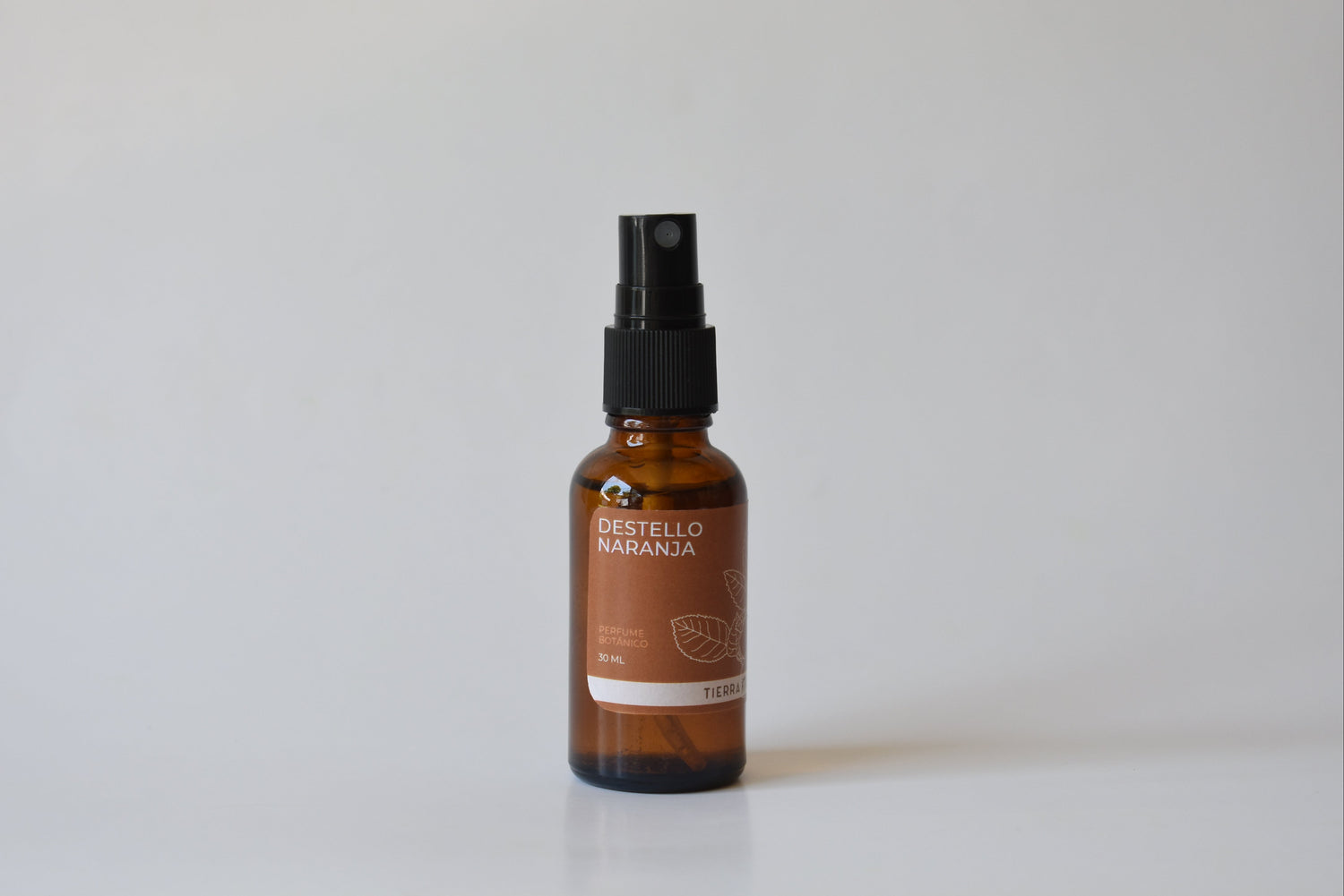 Perfume botánico Destello Naranja con niaoulí, naranja y verbena, aroma cítrico dulce y natural